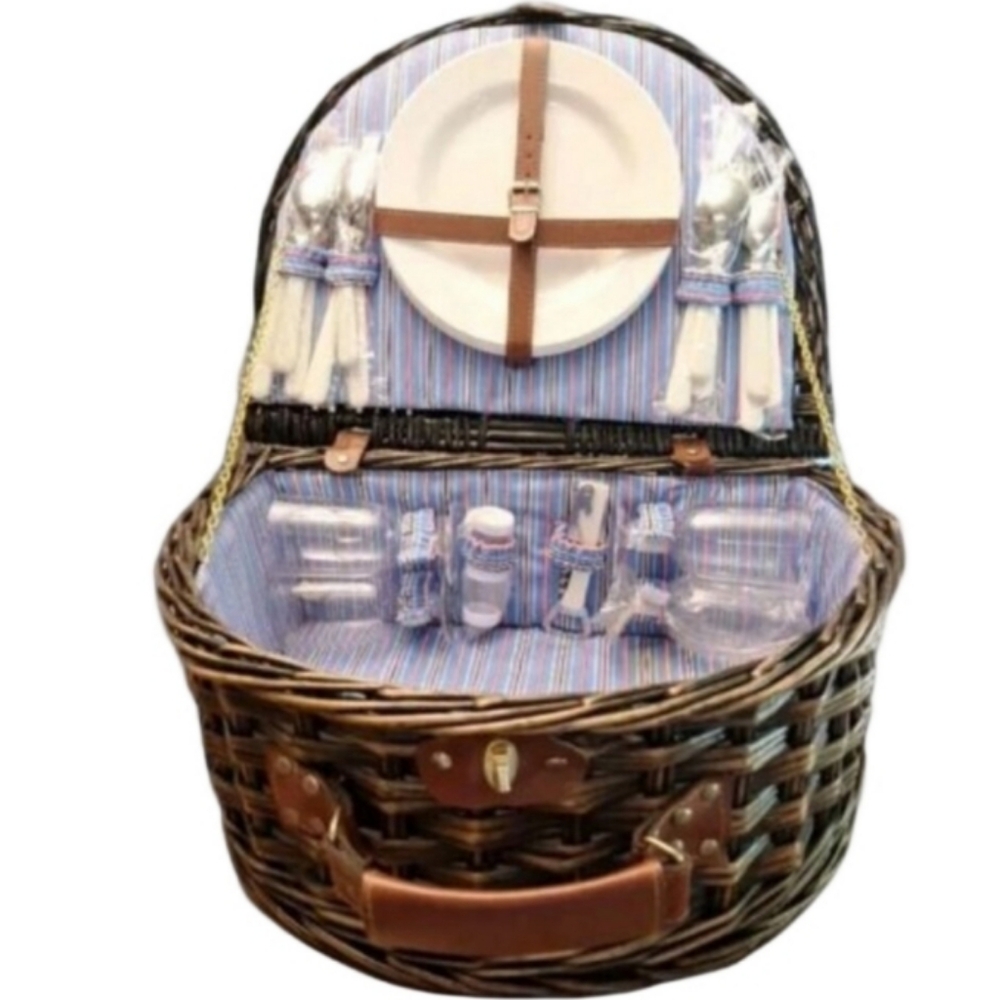 VINTAGE PICNIC BASKET Brown Classic Old Fashioned Outdoors Complete Set For Four